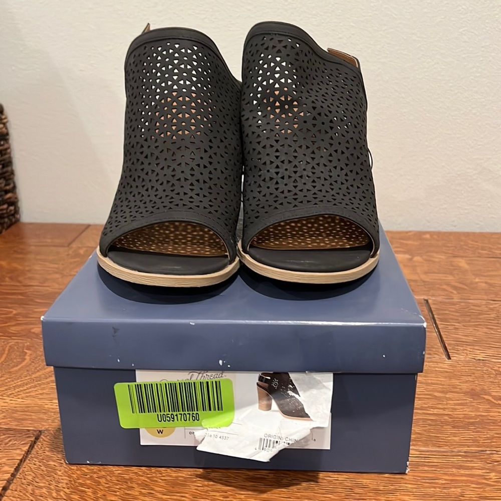 Universal Thread, Sandal, Black, size 10